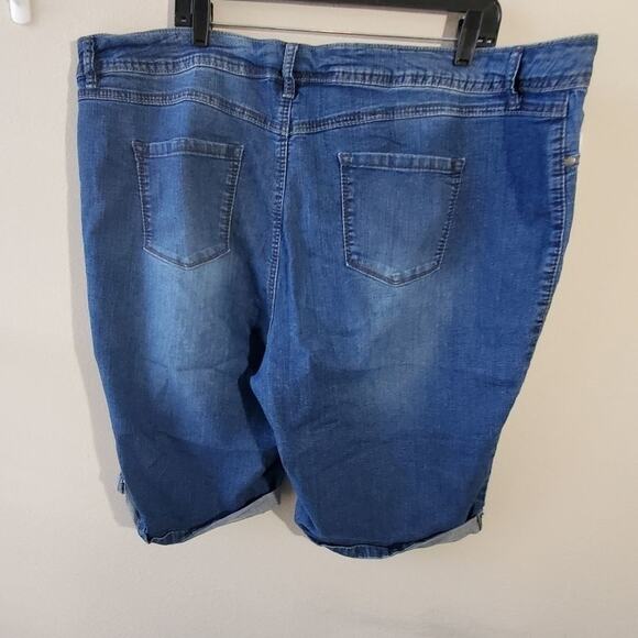 Avenue rolled‎ hem denim jeans shorts plus size 26 - Picture 2 of 5